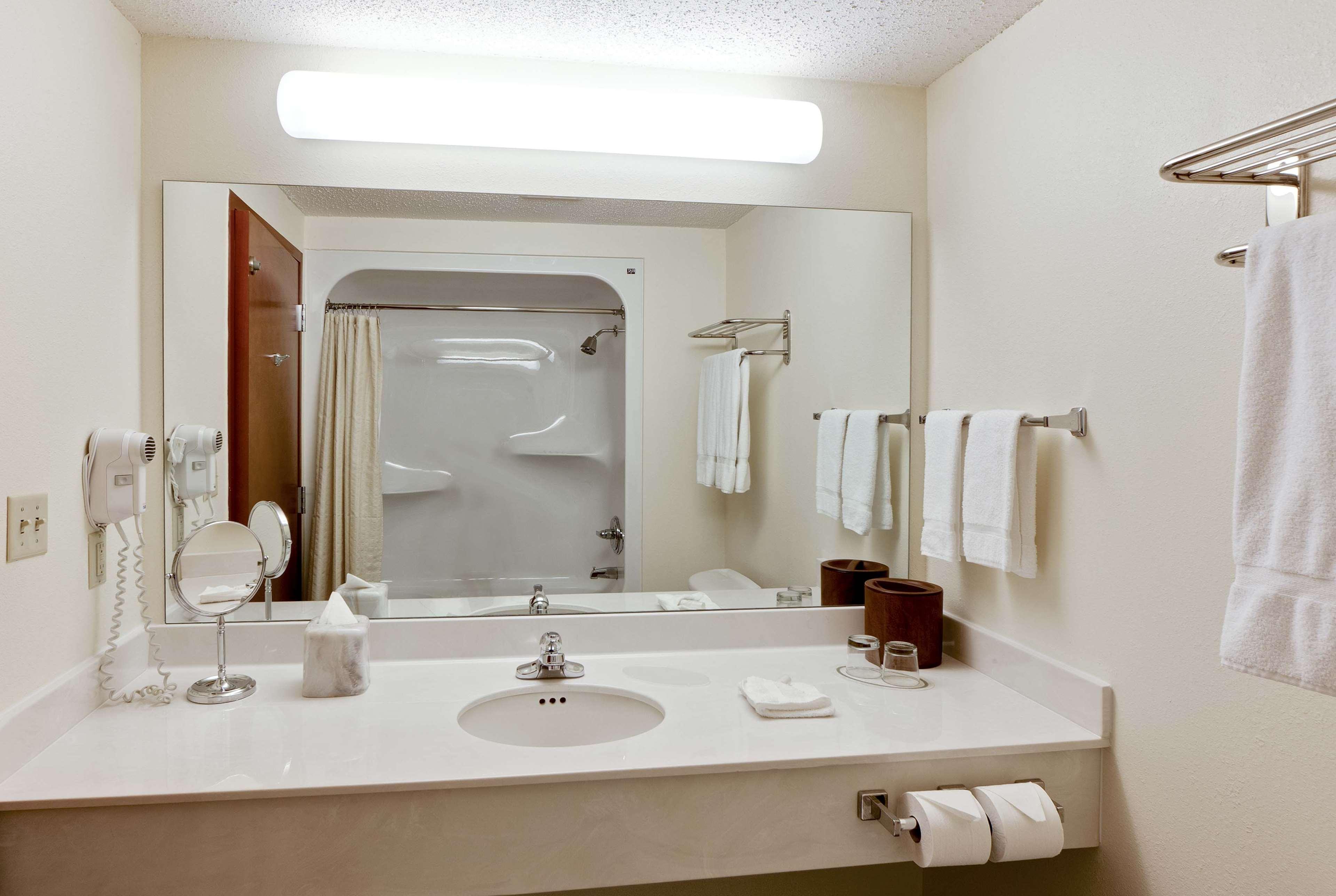 Hawthorn Suites By Wyndham Louisville East מראה חיצוני תמונה